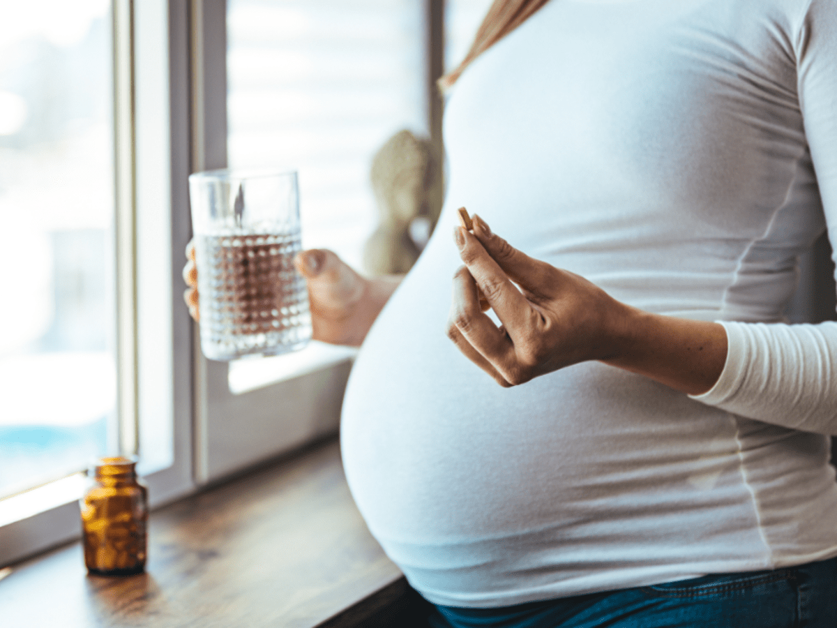 اختاري أفضل فيتامينات الحمل: دليل شامل لصحتكِ وصحة طفلك